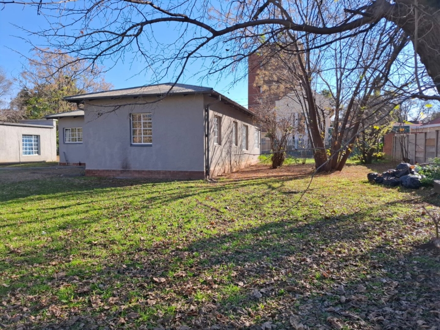 6 Bedroom Property for Sale in Willows Free State